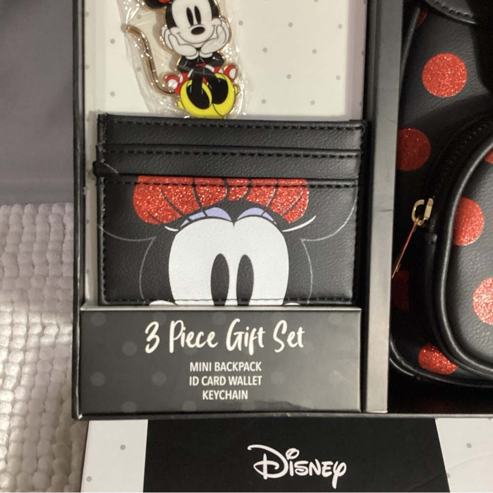 Bioworld Disney Minnie Mouse Mini Backpack Boxed Gift Set - Card Holder Keychain - Picture 6 of 10